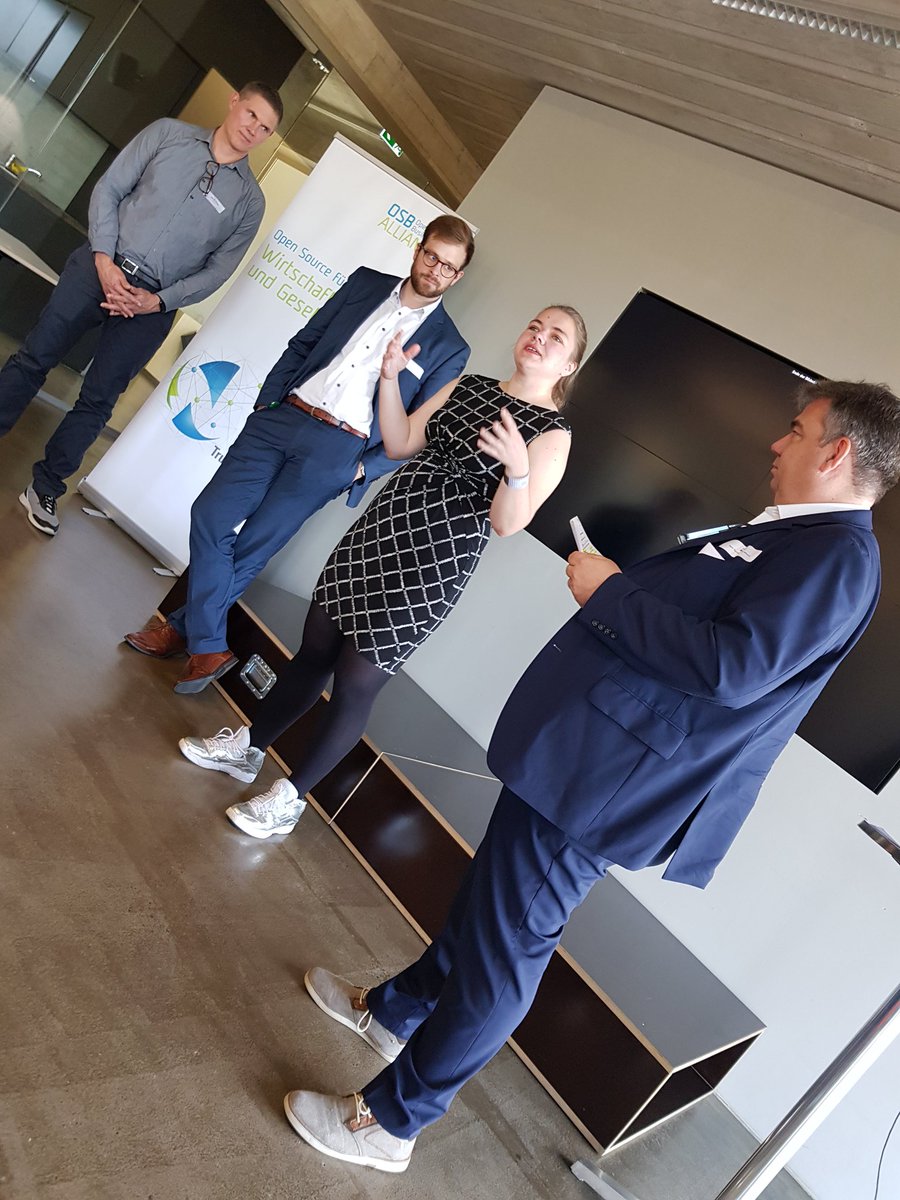 MFG_Akademie's tweet photo. Kundenbeziehungsmanagement und Datenschutz waren die Themen beim 2. OPEN! Round Table der @osballiance mit @digi_strategin heute in #Mannheim #opendigi https://t.co/NkqtBEpz4r