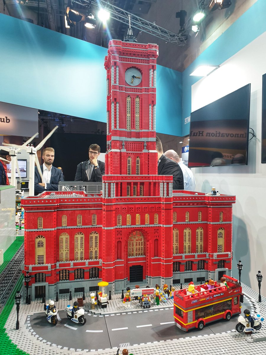 nikola_thurmann's tweet photo. Die Stadt der Zukunft auf der @SmartCountryCon #lego #sccon19 #Digitalisierung #verwaltung #smartmaas #FIWARE https://t.co/bmTF5LqoG7