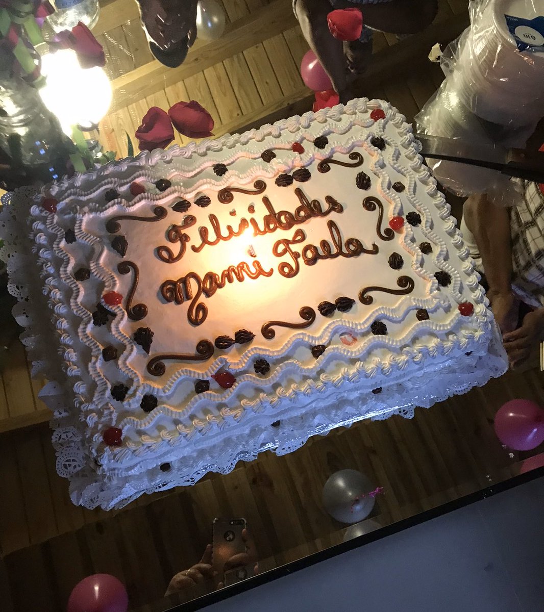 ferreras_carlos's tweet photo. Hoy esta de cumpleaños uno de los seres más importantes de vida, mi madre #RafaelaCastroRamirez Felicidades 🎊🎈🎉🍾 que el señor todo poderoso continue dándote mucha salud y vida. Gracias por todo, madre querida. #CarlosFerreras @FerrerasOficial https://t.co/Pmb4310Xb7