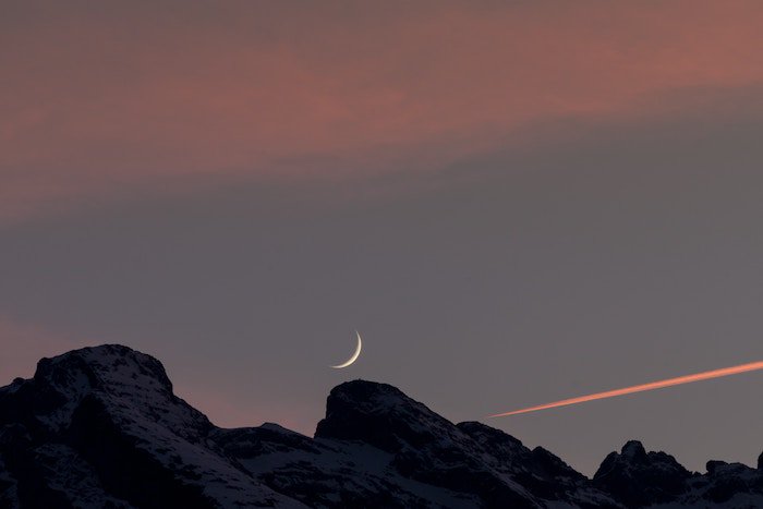 The new moon in Scorpio is coming up on Sunday, October 27th. Check out these 7 tips for a magical new moon ritual! bit.ly/2N792Kk