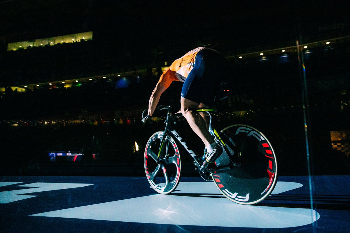 Day 3 is upon us...
Time for a come back 🚴🏼‍♂️💪🏼🚀
📸 @tornanti_cc 
.
.
.
#SixDayLondon #tracksprinter #trackcycling #trackcyclist #keirin #fuji #sixday @sixdaycycling @HDSolicitors @FujiBikes @bontcycling @velotec @grenadeofficial @lazersport @FFWDwheels @LeeValleyVP