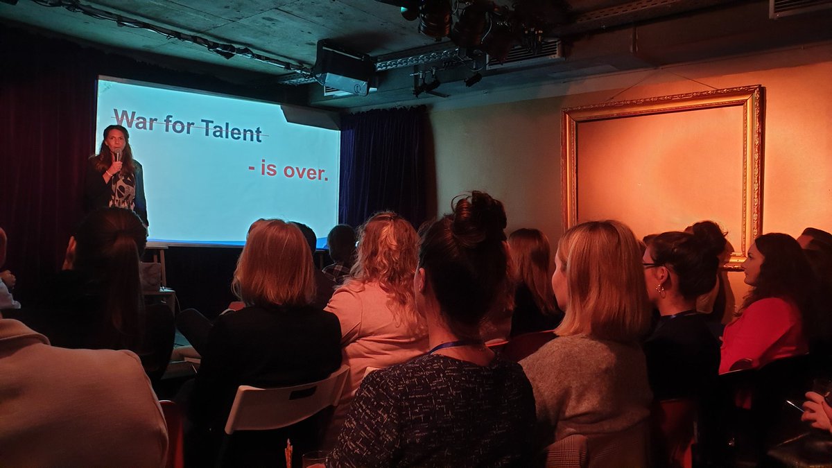 Talentry's tweet photo. Die #RecruitingCONNECT platzt aus allen Nähten! 🥳 Los geht's im @Hofspielhaus München! https://t.co/fWbzGxgTFp