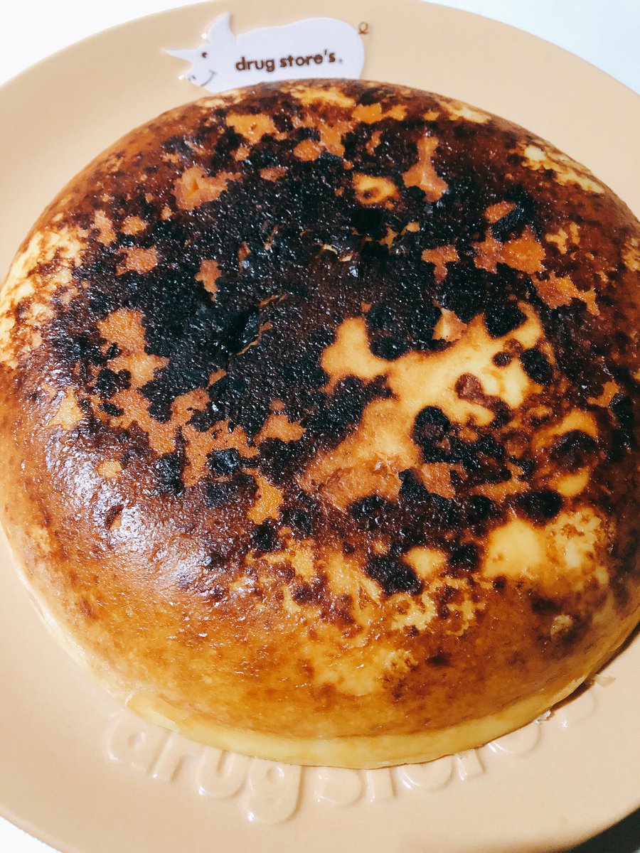 gonta_chobi's tweet photo. 焼けた！焼けた！
#nanapi
炊飯器チーズケーキ久しぶりにトライ！ 
このお焦げが良いのです。
手本通りに2回通常炊飯。

今夜は我慢…
冷やして明日食べるぞ。(´>؂∂｀)☆
#デブ活 https://t.co/GQvuOcSz15