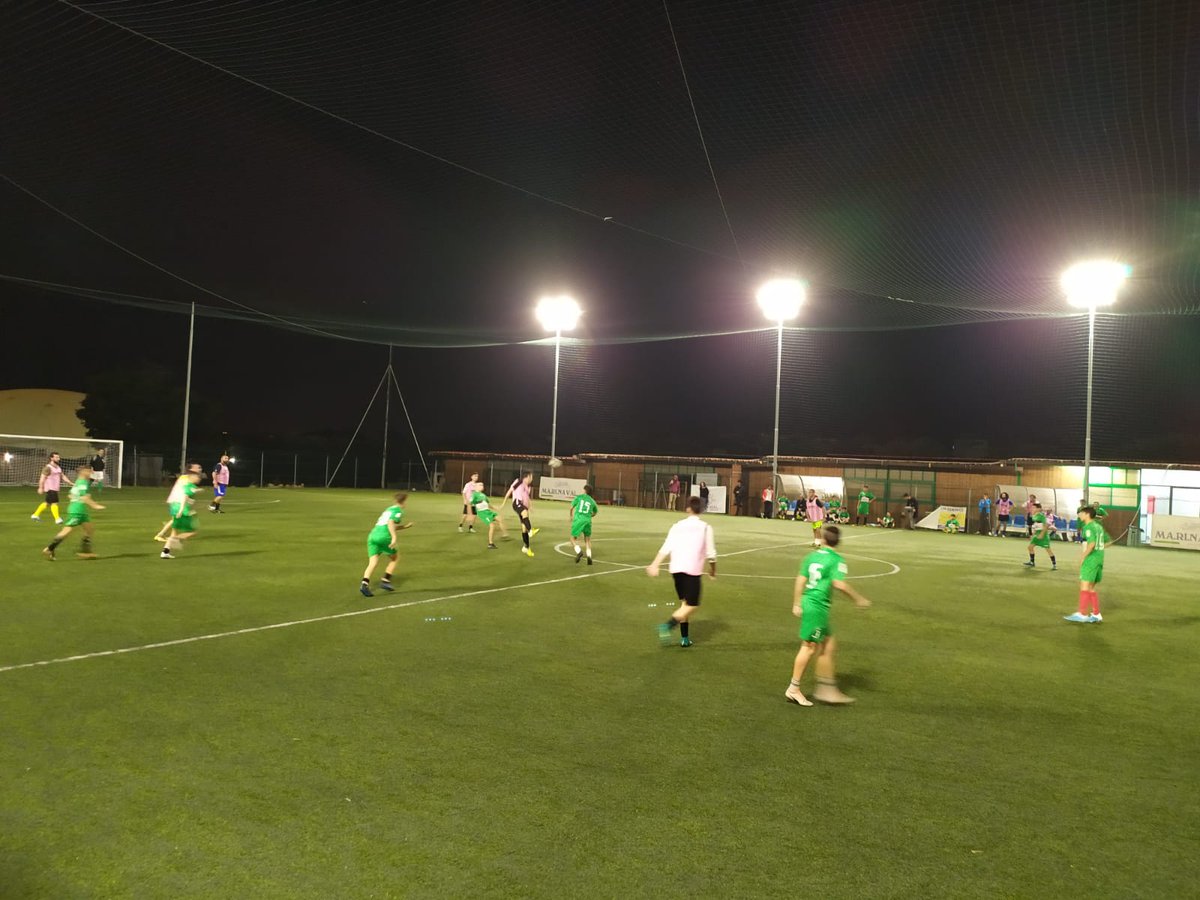 zeninsieme's tweet photo. La squadra Allievi del #Palermocalciopopolare #calciandoinrete ha incontrato ieri una compagine di soci e operatori del progetto nell'ambito della campagna #illuminiamoilfuturo  di @SaveChildrenIT 

#ItaliavietataAiminori https://t.co/lSSIU7Uton