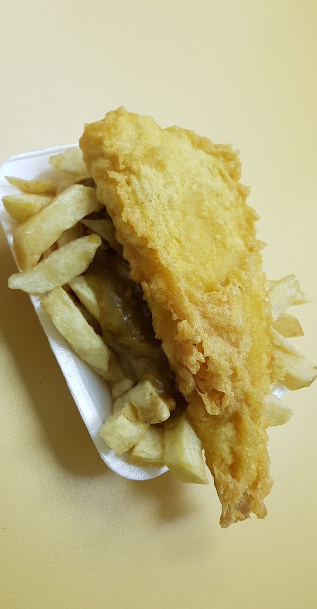 StaceyNewson3's tweet photo. Last Seaside Fish & Chips & Caravan closed down for the season #rolloneaster #newseason #ingoldmells https://t.co/VQ9EoIITMb