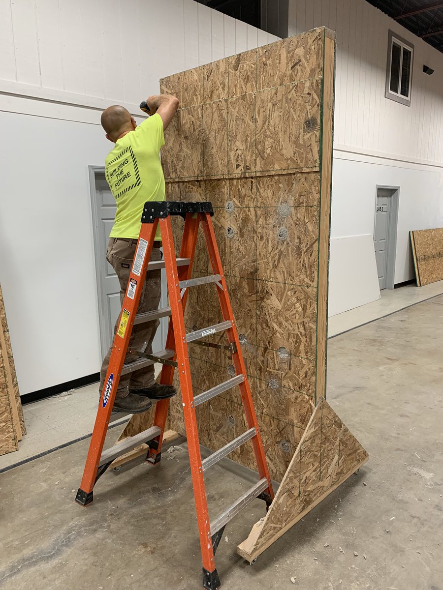 _REE_Training's tweet photo. This team did a great job dense packing this wall prop! #retrofit #cellulose #insulation #densepack #energyefficiency #buildingscience #bpi #irec #accredited #trainingclasses #trainingcenter #learnree https://t.co/awlbiIsDfY