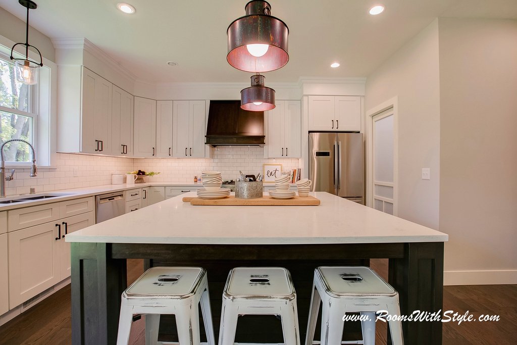 HomeStagingMN's tweet photo. Do you like backs on your kitchen stools? I was surprised that when I went to no backs on mine that it didn't matter. I guess I don't sit there long enough to make it important and I do like the openness it creates. You? #KitchenStools #KitchenIsland #RoomsWithStyle https://t.co/LVGYgTTT4U