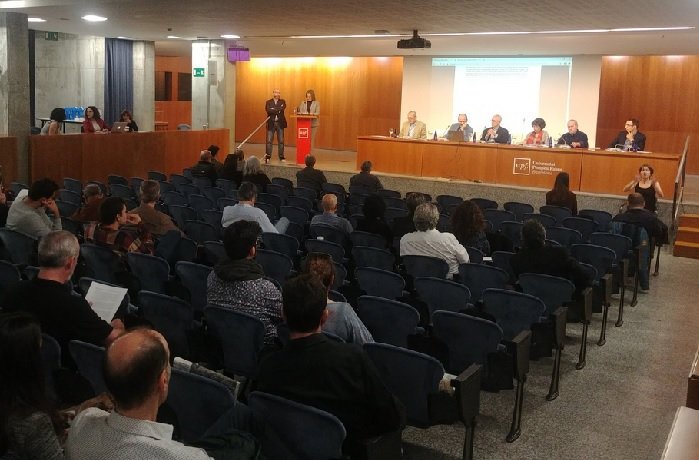El Claustre de la #UPFBarcelona aprova el #manifest conjunt de les #universitats públiques que rebutja les condemnes dels presos polítics catalans i la judicialització de la política. 
bit.ly/35Zg4t4