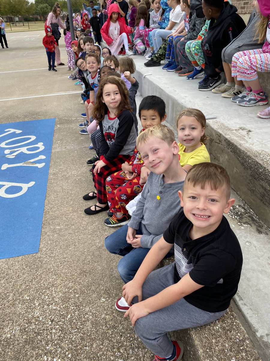 cathyycook's tweet photo. Waiting to see the Allen Police Department’s Drug Dog.  So exciting! https://t.co/AQgowITyPJ