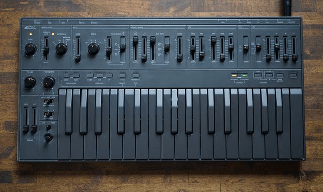 LoganSky's tweet photo. Based on the classic Roland SH-101, the new analog SB-01 incorporates a fully rechargeable battery power with a 16-hour battery life, allowing for extended usage between charges!
#analogsynth #portablesynth #smallsynth https://t.co/DoqSMAiUbs