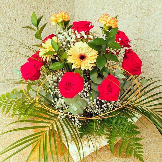 petalslatorre's tweet photo. Tan si plou 🌧️com si fa sòl ☀️ regala flors 💐 i sorprèn a qui vulguis ! Així ho va fer l' Eva amb els seus pares, Ricarda i Celestino que van celebrar les Noces d'Or. Moltes felicitats a tots !
👉Vine a #floristariapetalstorredembarra
i t'aconsellem !! #florsdecolors #floresd… https://t.co/wh8GxILIQ6