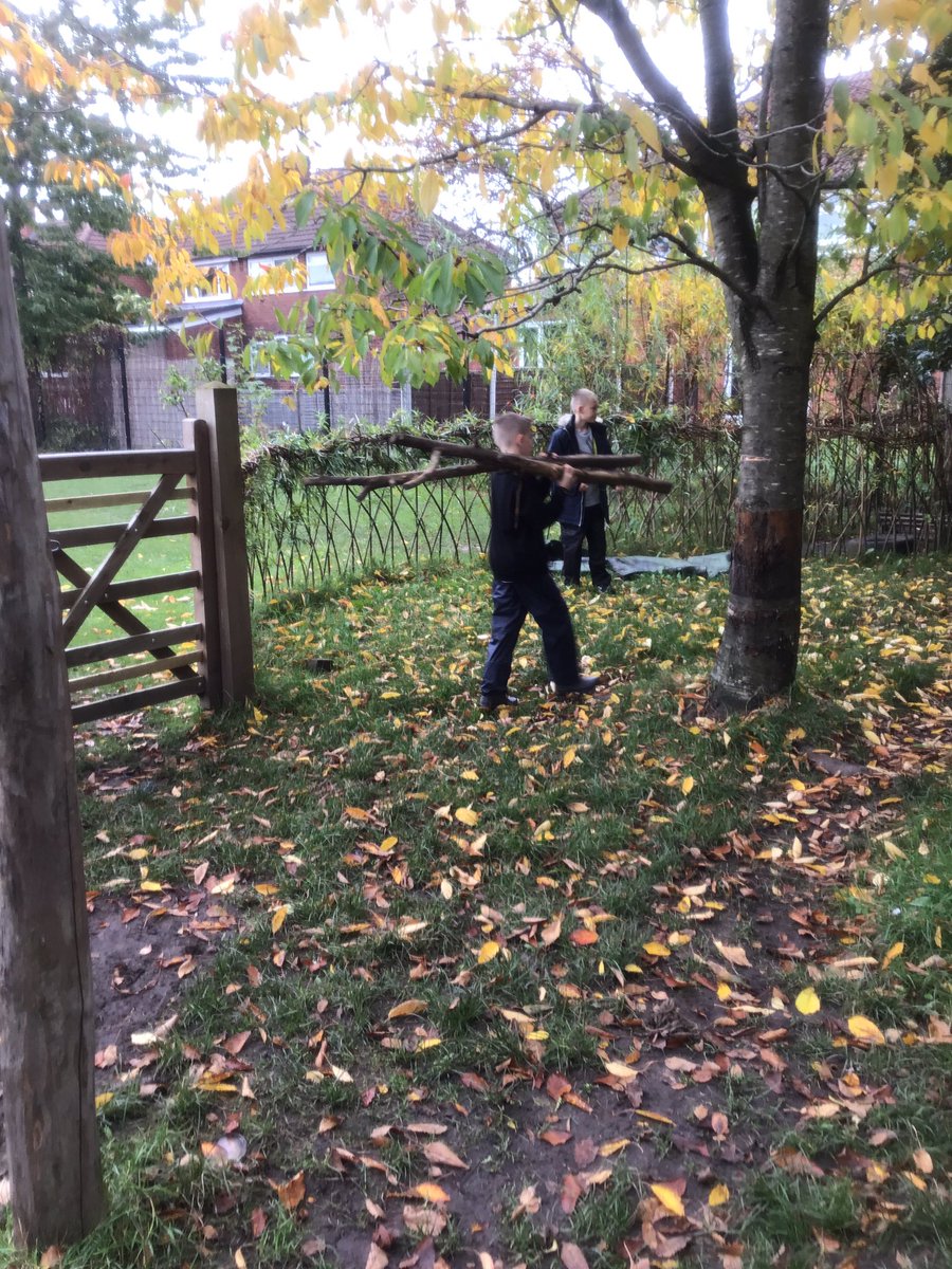 ForestSchoolMPA's tweet photo. Today in forest school year 5 chose how they wanted to spend their last session. Some children choose to do some art work; others chose to make dens and play with friends @MoorsidePA https://t.co/fGxSJDPXZT