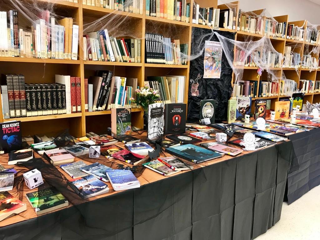 conportodoson's tweet photo. 🧛♀️🧛♂️ E para os máis atrevidos a Biblioteca Municipal estrea 𝕽𝖊𝖈𝖚𝖓𝖈𝖍𝖔, nesta primeira ocasión con libros de medo 🧟♀️🧟♂️que nos recomendan os amigxs e cun feixe deles que nos prestan dende o #CEIPXuño e o #IESPortoDoSon 🤗
❗️Agardámosvos❗️
#PortoDoSon #Recuncho #Samaín https://t.co/rlYvDDIuRL