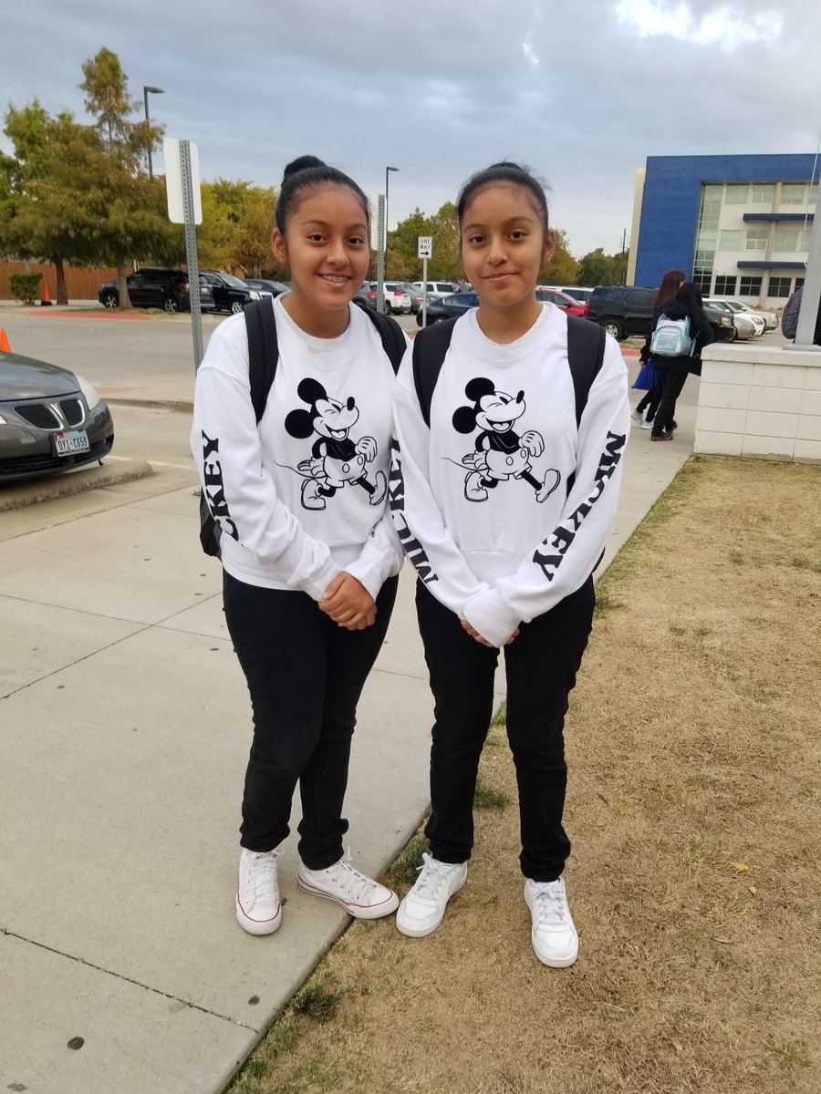 YWSALadyJags's tweet image. When REAL Twins show up on Twin day, "Twinin" 🤔🤔

Is that Cheating? 
#2Cute ❤❤
#RealTwinsOfYWSA
#RedRibbonWeek2019