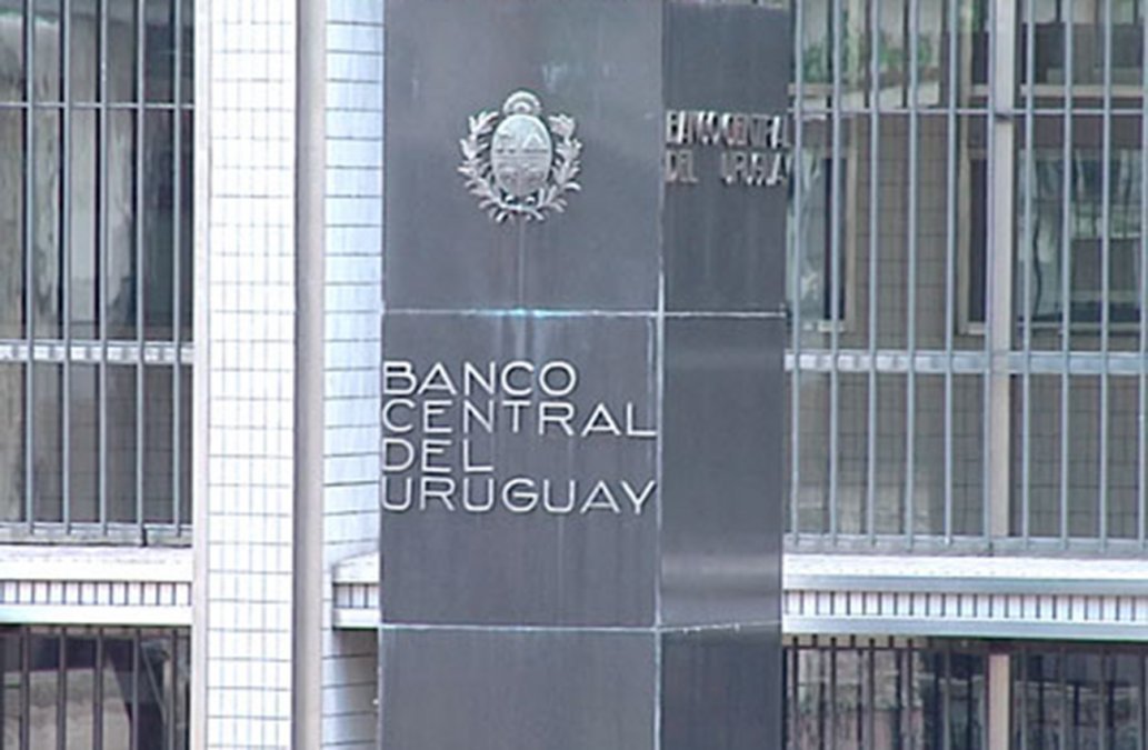 Subrayado's tweet photo. Banco Central intervino en 14 de los 17 días hábiles de octubre para mantener a raya el dólar
https://t.co/cwDuV8q8Cj https://t.co/ZKJee6noCf