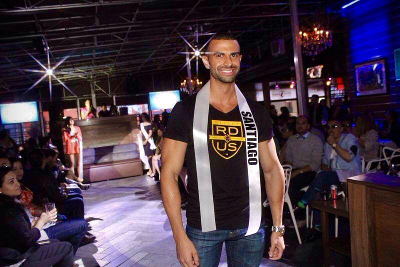 MisterRDUS's tweet photo. #TBT de nuestro baúl de los recuerdos del 2014. Una vez un Mister, siempre un Mister. #MisterRDUS regresa en el 2020 😉🥇 @MrAnthonyRaul (pictured) https://t.co/CGBPgbMW0w