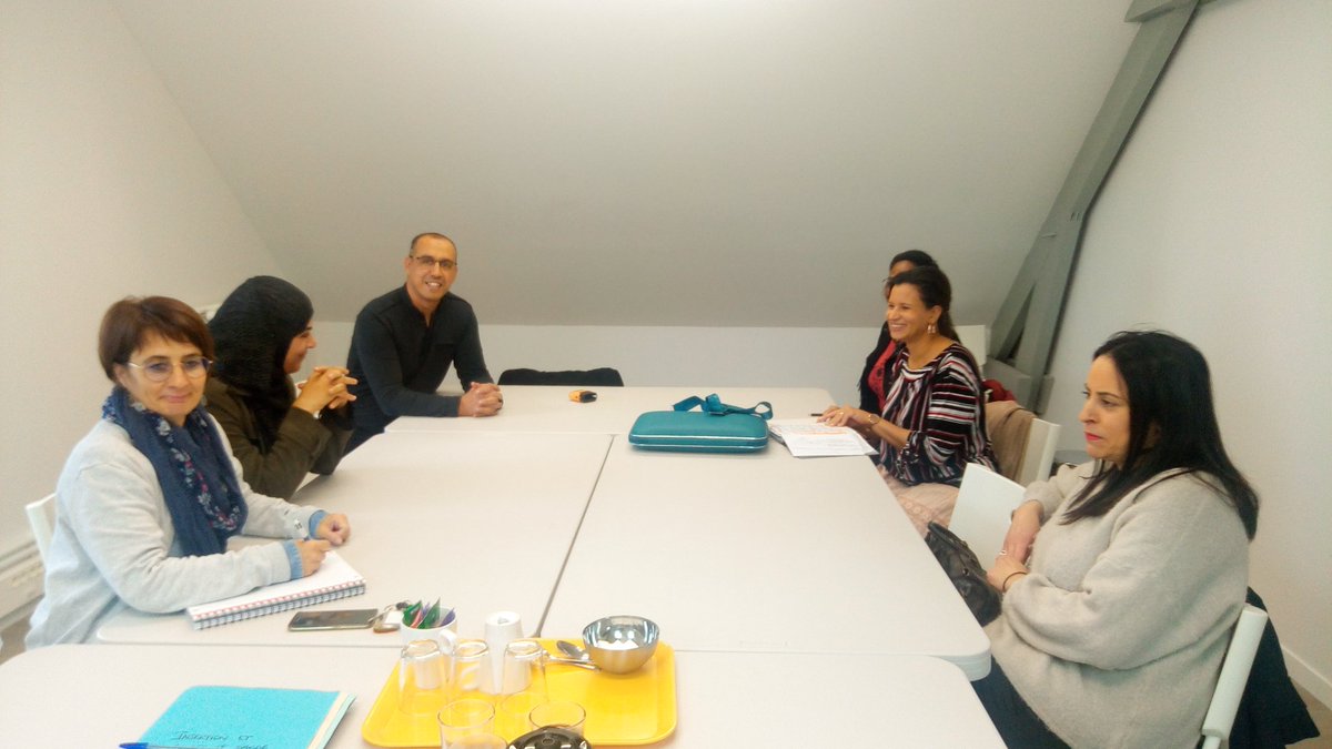 Signature de 2 contrats "places insertion" avec le #ccas de #vernouillet, #AvecPoleEmploi de Vernouillet et 2 bénéficiaires. Objectif : permettre 1 accompagnement soutenu de Pôle emploi des mères par l'accueil des enfants non scolarisés à la crèche pour 6 mois. <a href="/BarbeauAnneMar2/">Barbeau Anne-Marie</a>