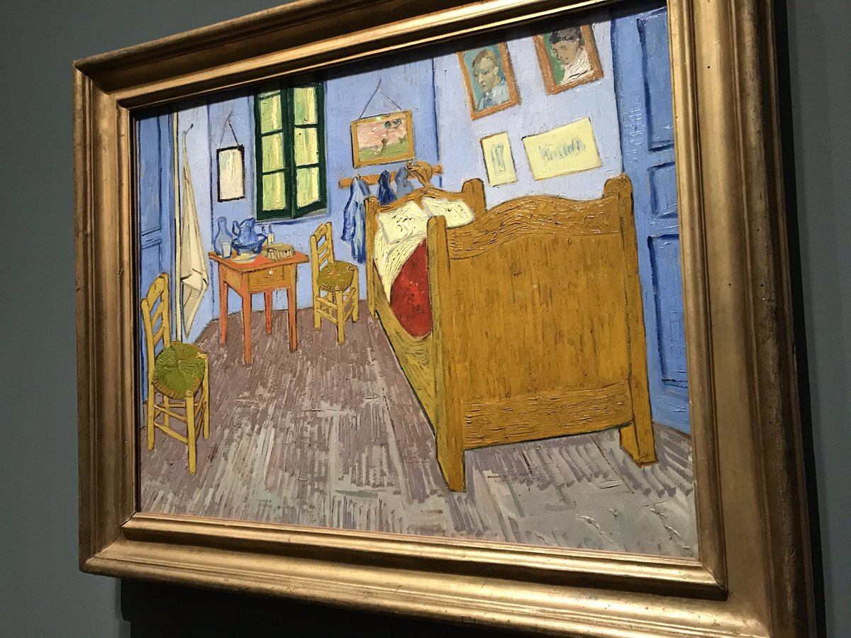 オルセー美術館でゴッホの『アルルの寝室』を見て「あれ、最近なんかで模写したような…？」と思ったら、『ふしぎな昆虫大研究』のカイガラムシの項目ですね。当時は高価だった、虫を原料とした赤いコチニール染料を用いた名作のひとつ。ゴッホの絵… 