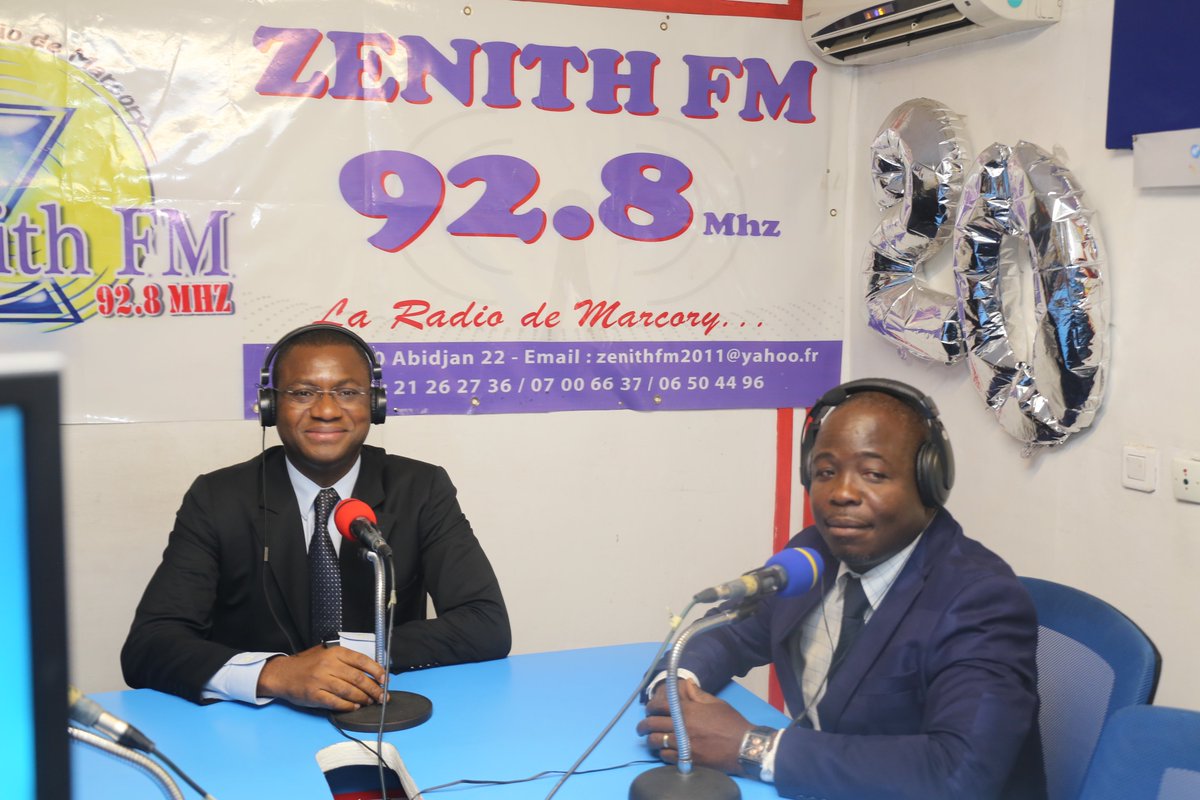 MINCOM_CI's tweet photo. Le Ministre Sidi TOURE s'est rendu à la radio Zenith FM où il a partagé le petit déjeuner avec les journalistes et les animateurs.
Le Directeur Général M. Jean KOUASSI N'CHO a remercié le Ministre pour cette visite dans la rédaction de la radio Zenith FM.
#ZenithFM
#MinCom🇨🇮 https://t.co/YzU2RH0gVv