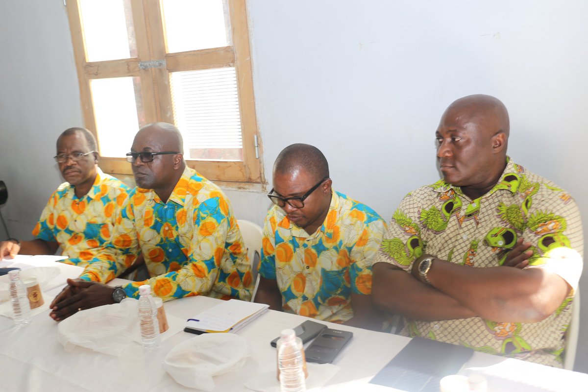 MINCOM_CI's tweet photo. Le Ministre Sidi TOURE s'est rendu à la radio Zenith FM où il a partagé le petit déjeuner avec les journalistes et les animateurs.
Le Directeur Général M. Jean KOUASSI N'CHO a remercié le Ministre pour cette visite dans la rédaction de la radio Zenith FM.
#ZenithFM
#MinCom🇨🇮 https://t.co/YzU2RH0gVv