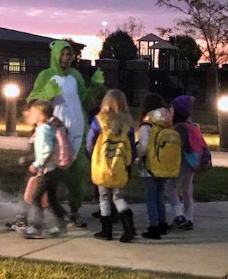 Come on out to @ShakeLeaves tonight from 6-7pm for our Trunk or Treat! You may even see Kelso and the Life Goal Ladybugs!! 🐸🎃🐞