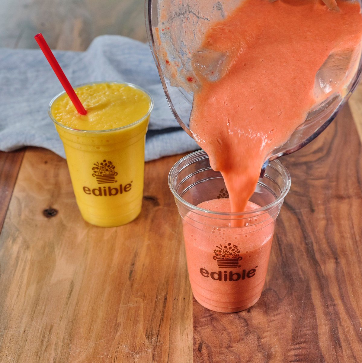 _ThoughtfulBlog's tweet image. Check out these great smoothie recipes to help get more fruits and veggies into your day (and your #kids&apos; days). Make sure to scroll down to see the recipe I contributed :)
Thanks for putting this together @EdibleSI!

buff.ly/2W8E4p0
#HealthyEating #HealthTips