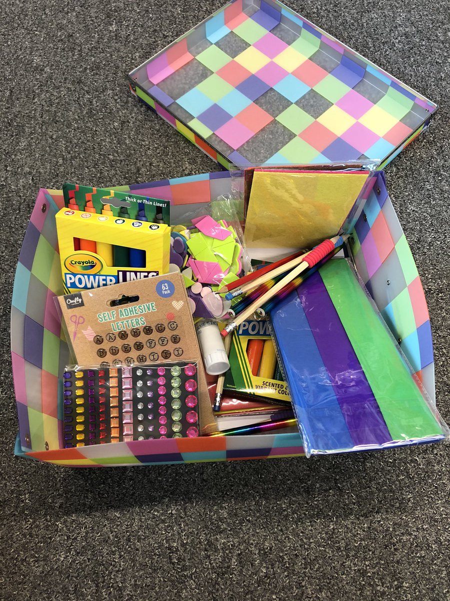 LucyBray9's tweet photo. Love putting together an ‘interview box’ for a new study- exploring children’s health literacy of long-term conditions @CarterBernie @KarenFo44196254 @annettedickins6 Blake Peck https://t.co/bwCV6DyVdW