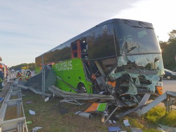 carconducteur's tweet photo. @FlixBus And for #FlixDead, what will you do for the wounded and many dead in your bus #Flixbus ?
✅ 1 accident per month in Europe
✅ several hundred wounded
✅ a dozen deaths in 24 months
Again ??? https://t.co/JK4W50Q4Sn
