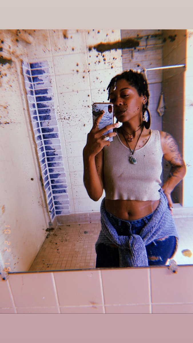_Nzuri's tweet photo. art school bathroom
spider webs 🕸 , corroded moldy mirrors
spooky shower that no one uses😂✨
#LSUart https://t.co/BsudJne8Qq