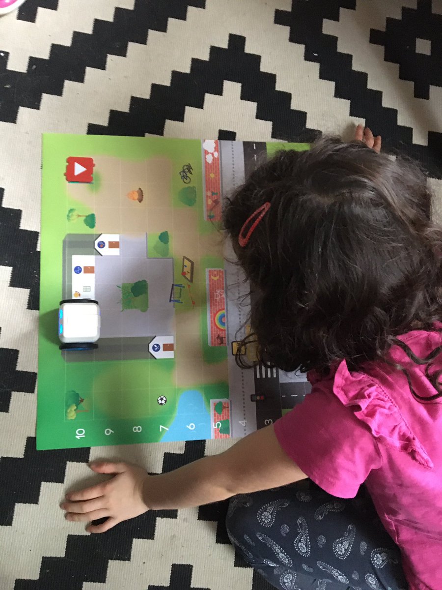 cgiorgi's tweet image. Lina, 6 years old, programming her @KUBO_Robot (without any screen, loop and subroutine included!) #prouddad #techliteracy #GirlsWhoCode cc @WPPStream