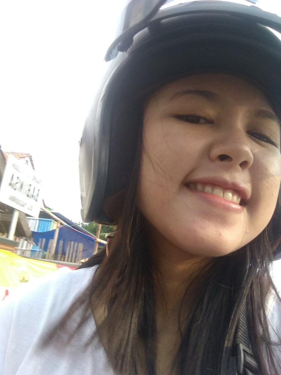 WWinarawati's tweet photo. Selayar muka.semua #kamisambyar #malamjumat #nyengir #senyumin https://t.co/yeJF0r7067
