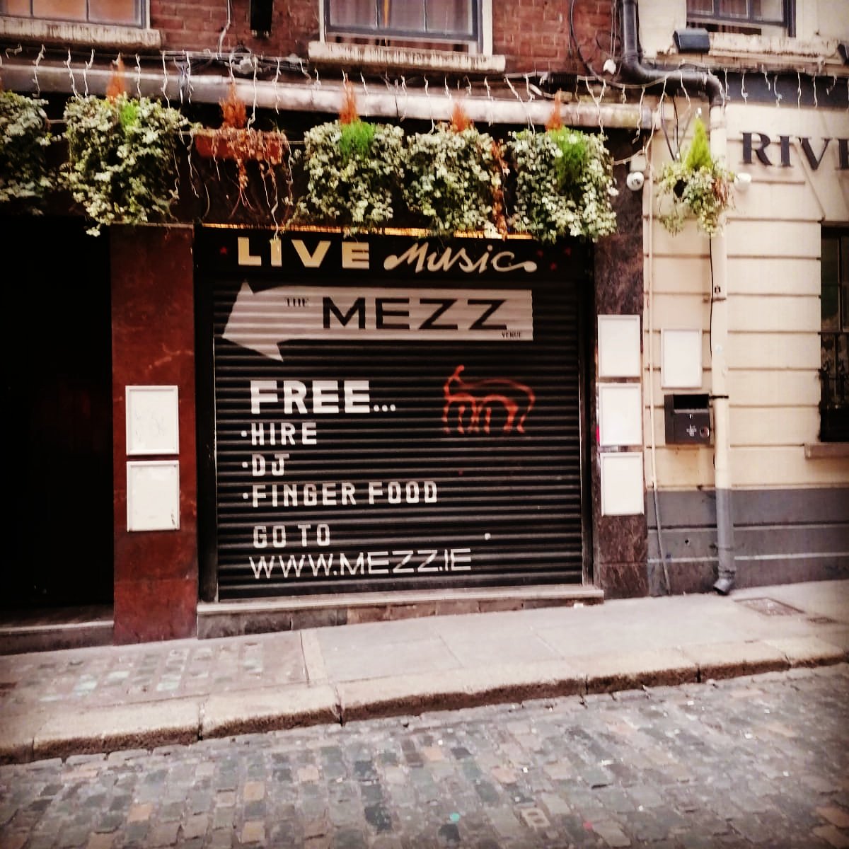 DoubleCrossDCX's tweet photo. Thursday night beers???.. always a good idea🍺🍺🍺🍺👍👍👍
@DoubleCrossDCX live tonight in The Mezz Temple Bar #livebands #coverband https://t.co/Ztzd3w0FIk