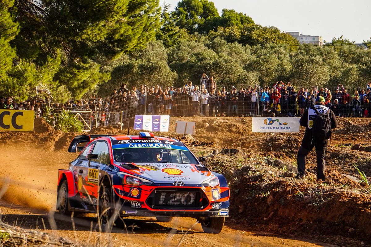trackcritter's tweet photo. Whether he's running on tarmac, gravel or snow, in a Hyundai, Citroen or Peugeot, I'll always be a huge fan of @SebastienLoeb. Great to finally see him drive in person. @HMSGOfficial feel free to grab the pictures for your own use. https://t.co/64UNetVXkQ