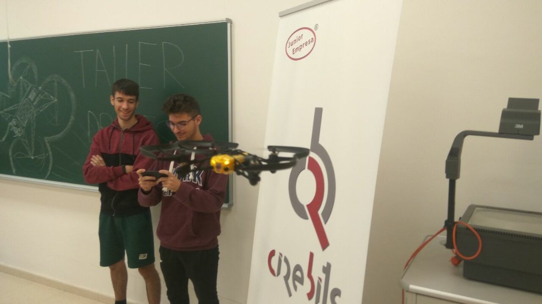 CireBits's tweet photo. Hoy hemos organizado un taller/competición de drones para Santa Tecla. 

¡Felicidades a los ganadores y muchas gracias a todos los participantes! https://t.co/cYNSWTf67v