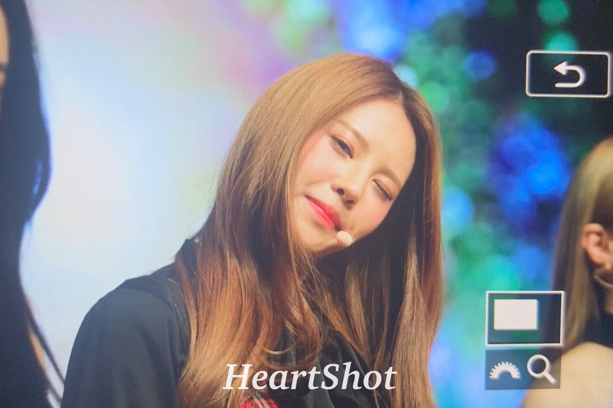 heartshot_sh's tweet photo. 191024 데뷔 쇼케이스 프리뷰 

데뷔 축하해💜

#아리아즈 #시현 #강시현 #ARIAZ #SIHYEON @official_ARIAZ https://t.co/SieWHoa1Wx