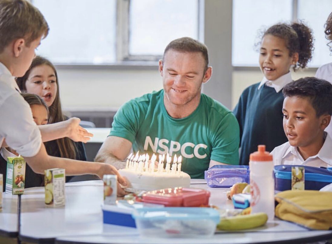 FoundationWR's tweet photo. Happy Birthday @WayneRooney 🎂🎉🎈 https://t.co/jCJYcb8VjF
