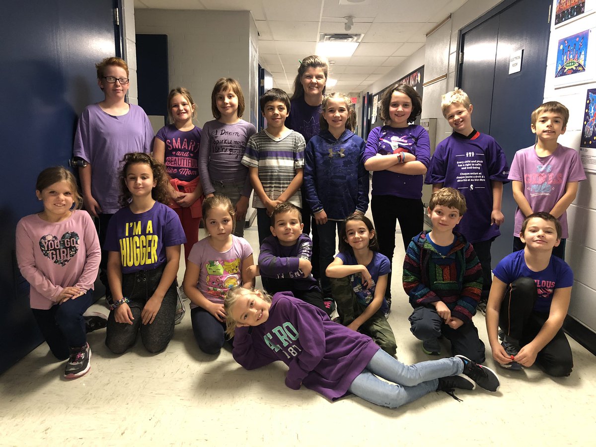 PalmerRapids_PS's tweet photo. Child Abuse Prevention.  Speak up for your right to safety and well-being.  #PRPSRocks #purpleday @RCDSB @RCDSBWellBeing https://t.co/BQ6yCjAYDP