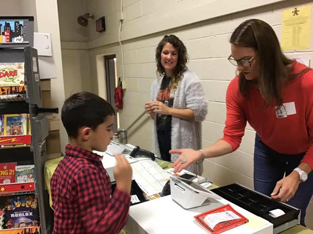 CBLindenLibrary's tweet image. Day 3 of our Follett Book Fair! So many choices! thanks to HSA parents for running this fair. @CBLindenSchool @CBLibraries @FollettLearning