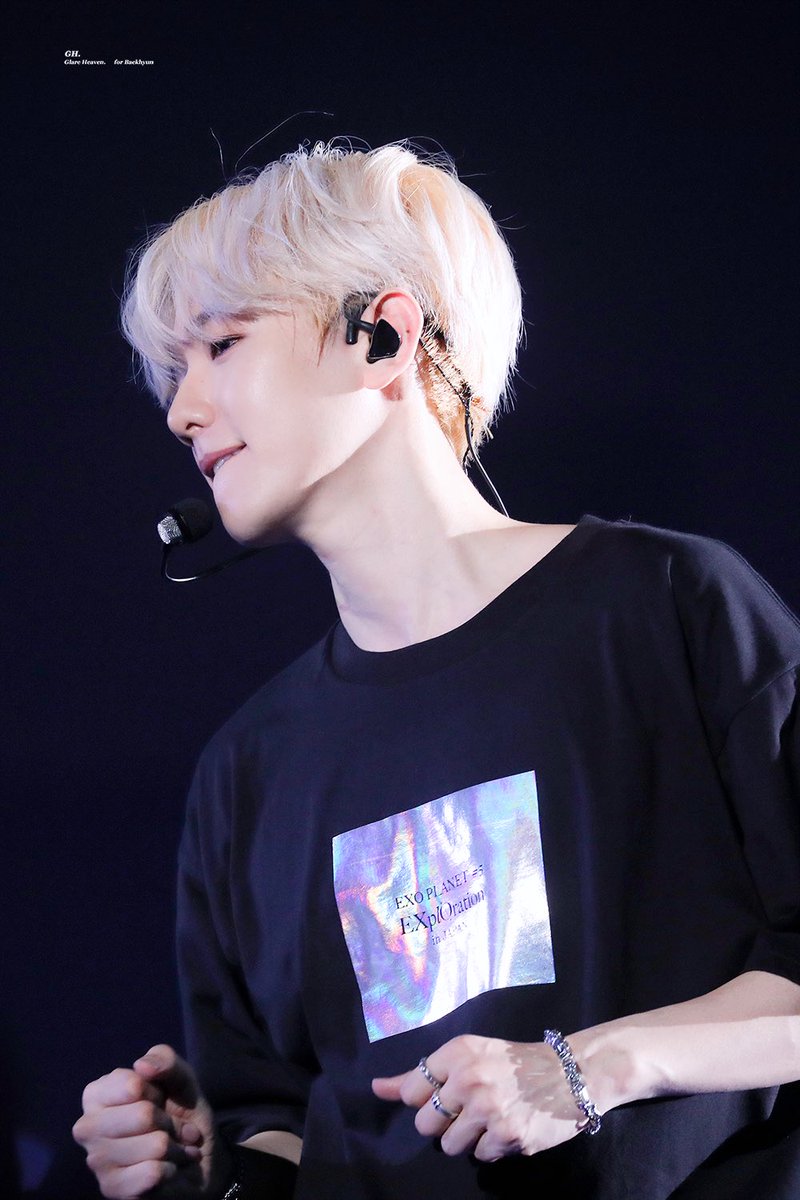 glareheaven's tweet photo. 살랑살랑 춤추던 백현이,,, 근데 표정은 평소에 못보던 나른미😱♥️ 
#백현 #BAEKHYUN @B_hundred_Hyun @weareoneEXO #EXO #superm https://t.co/WeFtGkpuDf