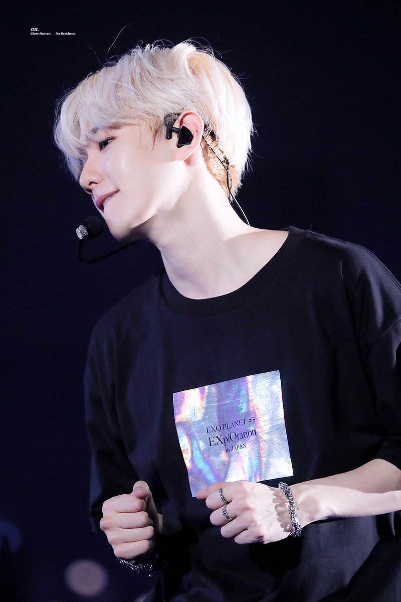 glareheaven's tweet photo. 살랑살랑 춤추던 백현이,,, 근데 표정은 평소에 못보던 나른미😱♥️ 
#백현 #BAEKHYUN @B_hundred_Hyun @weareoneEXO #EXO #superm https://t.co/WeFtGkpuDf