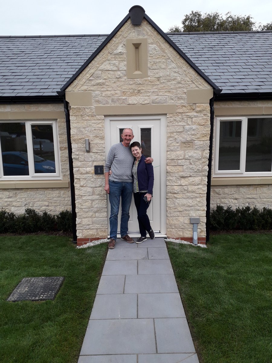 BV_Homes's tweet photo. Another completion at Forest Heath yesterday and the first bungalow to be handed over.

Congratulations to Mr &amp; Mrs Jaggard! 🎉 We hope you make many new and special memories in your new home 😊

#BramptonValleyHomes #ForestHeath #CompletionDay #NewBuildJourney #NewBuildBungalow https://t.co/Tsd9b6TsBk
