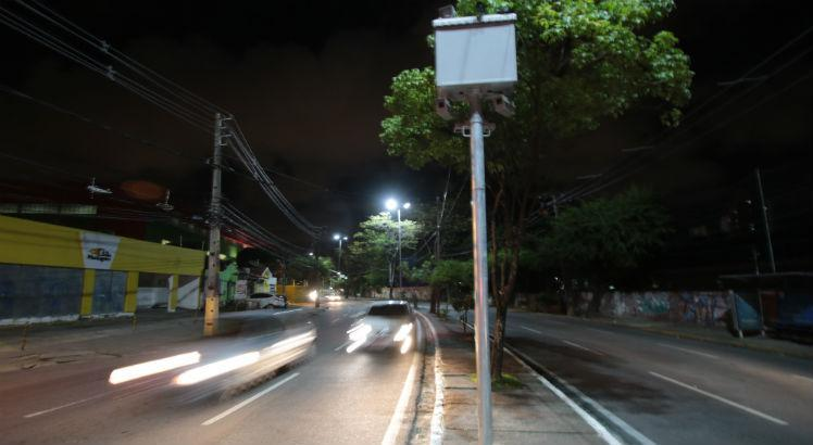blogdejamildo's tweet photo. No Recife, motorista que avançar sinal vermelho das 22h às 5h não será multado https://t.co/F2pyYAemDj https://t.co/yqSIKS73tJ