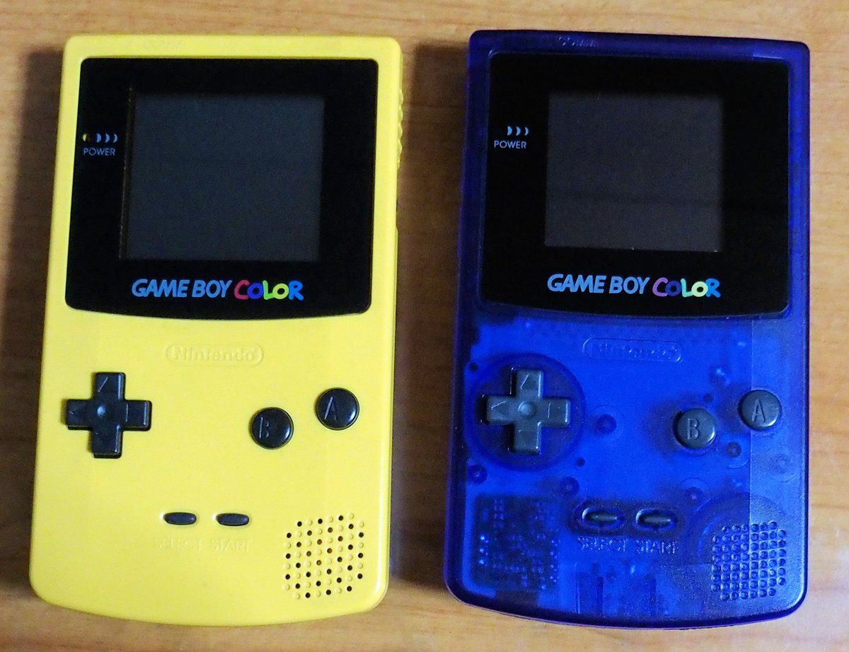 イノウマ なんかyoutubeでゲームボーイアドバンスのips V2の動画見ていた時に 外装交換して売ってるけど 操作性が悪くなってるので 各ボタンを純正に交換したらかなり良くなったと言っていたので 試しにカラーも交換したら 十字キーがなめらかになり