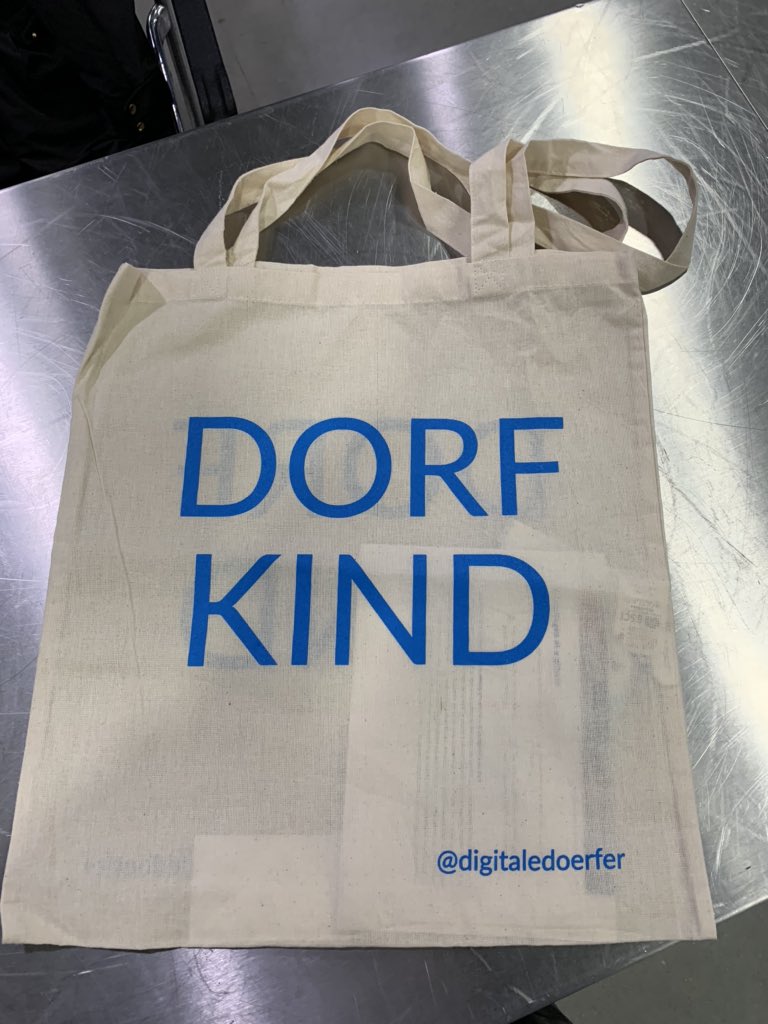 max_ruetten's tweet photo. Bestes give away auf der #sccon19 von @digitaledoerfer bekommen! #dorfkind #digitaledoerfer https://t.co/xtsYwOkAik