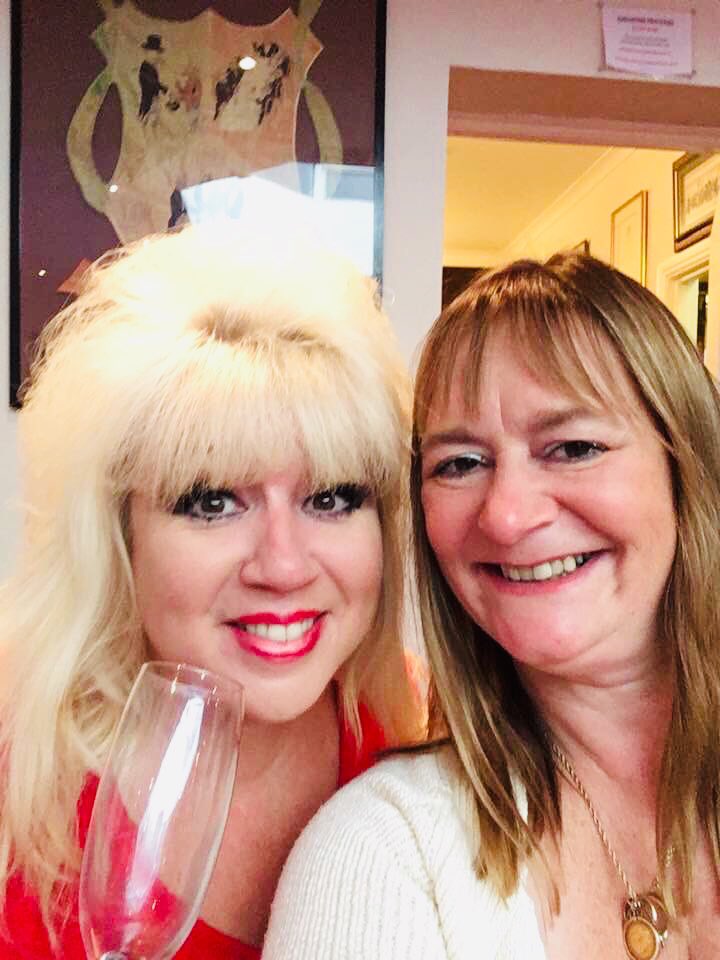 WintersMandy's tweet photo. A great lodge yesterday. with a few bubbles thrown in!! But of course!!@LADYRATLINGS #itsonlymandy @LottiWalker @MistyMoonEvents @sequinedmoon @LinziDrewHoney @dbarrywriter @dianadorsstory https://t.co/IgpHOe9afM
