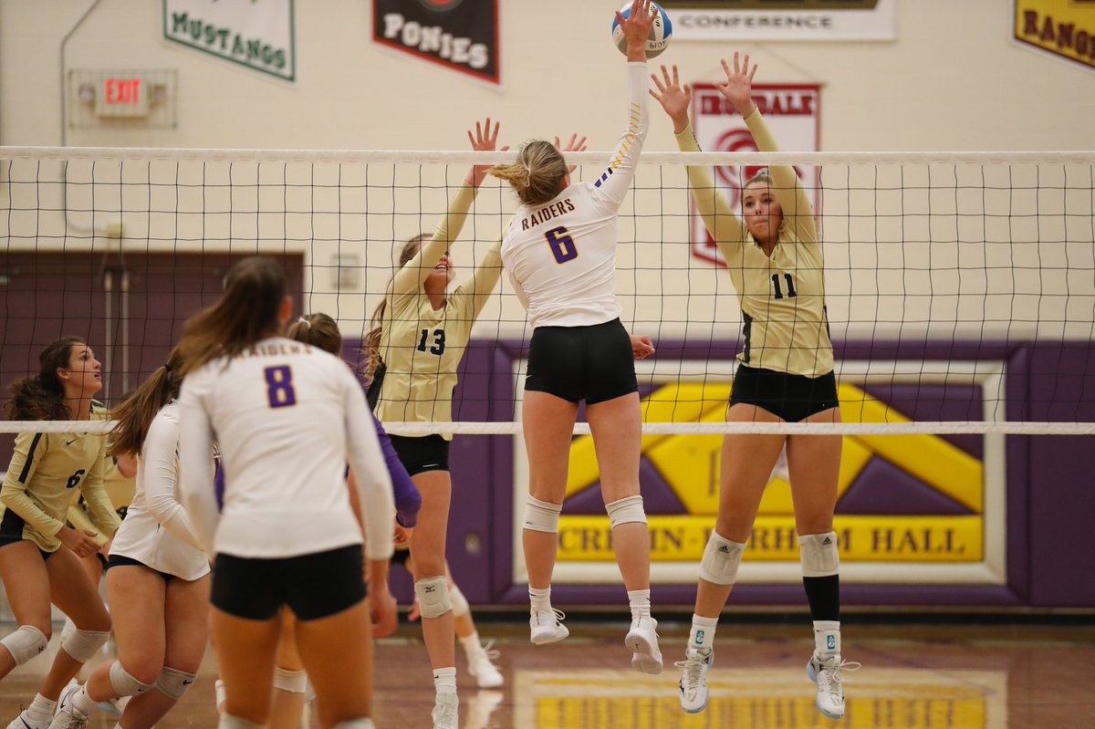 Quarterfinals tonight at 7pm <a href="/EastRidgeVball/">East Ridge Volleyball</a>! Winner advances to the semifinals next Tuesday! We need all the fans we can get! #playoffseason