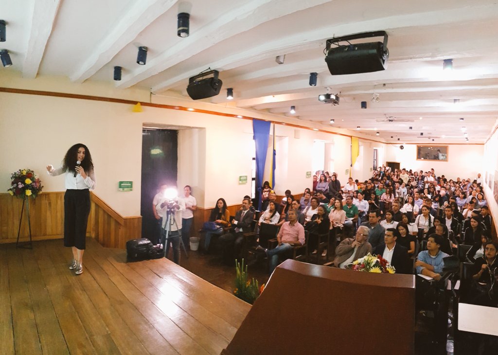 SDEC_CAUCA's tweet photo. #Ahora 
#CAUCAEMPRENDE 

3er Encuentro Internacional en Industria 4.0, Economía Naranja y Emprendimientos Verdes.

Ponencia "Prospectiva negocios y emprendimientos verdes" por @MinAmbienteCo 

@GobCauca comprometido con el desarrollo económico de la región

#CaucaTerritorioDePaz https://t.co/cY6nELXQWH