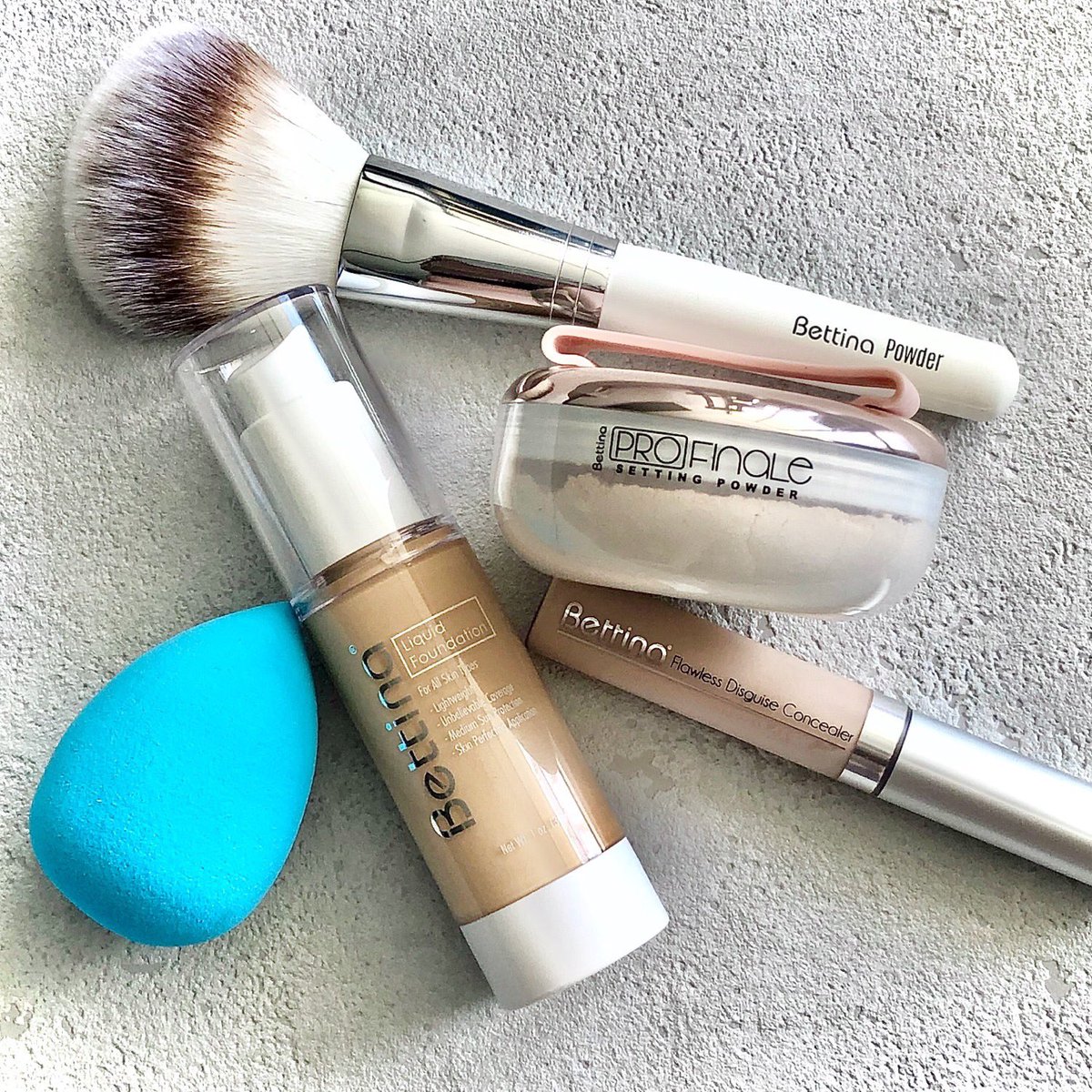 BettinaCosmetic's tweet image. #Bettina tiene todo lo que necesitas para la técnica del “Baking”. Esta se refiere a utilizar el polvo translúcido y que se asiente en la cara durante 5 a 10 minutos.

#settingpowder #finishingpowder #bakingmakeup #concealer #foundation #makeupbrushes #crueltyfree #veganmakeup
