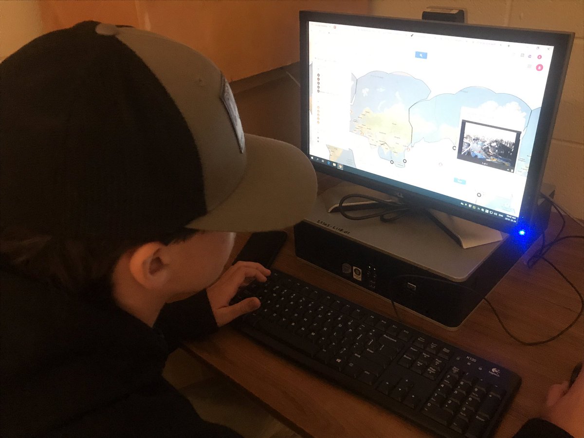 george_letsos's tweet image. Grade 9s working in #googlemymap illustrating active #volcanos, #eathquakes, and #plateboundaries. @Oakridge_SS