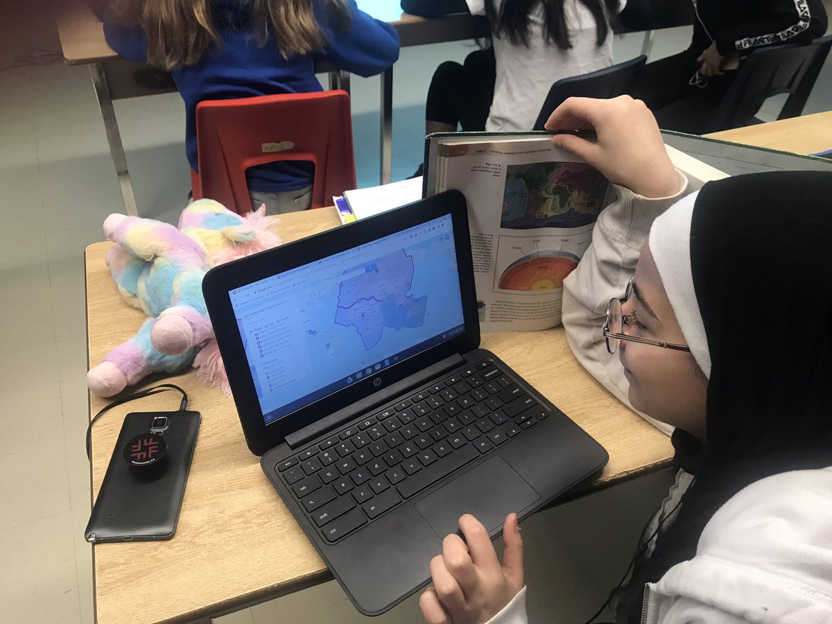 george_letsos's tweet image. Grade 9s working in #googlemymap illustrating active #volcanos, #eathquakes, and #plateboundaries. @Oakridge_SS
